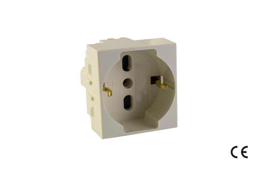 PRESA SCHUKO TRIVALENTE